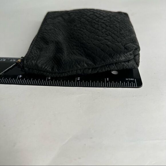 Marvell’s black leather snake embossed change purse - Picture 2 of 8